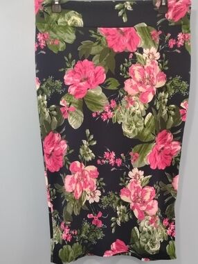 Made By Johnny Floral Pencil Skirt in Navy w/ Pink and Green Blooms Size 1X